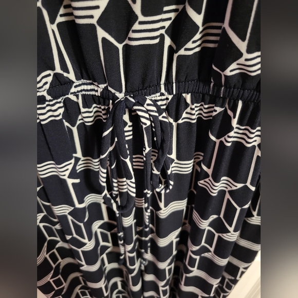 En Focus Women's Halter Neck Jumpsuit Size 12 Navy blue White Stretch Geo Print - Picture 6 of 7